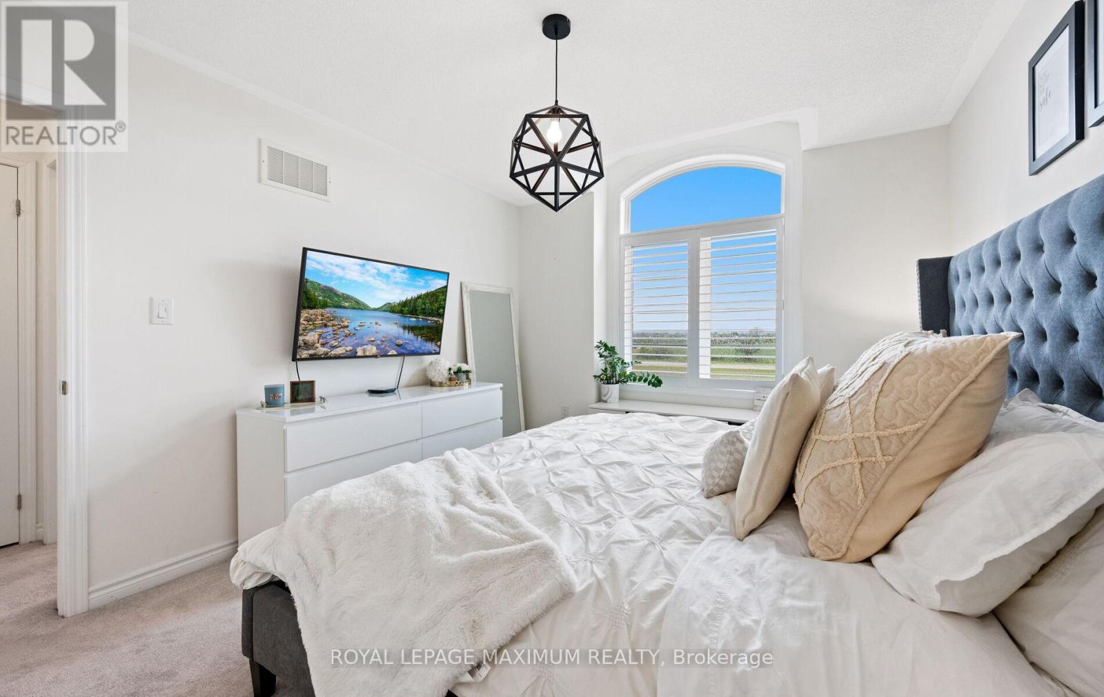 Photo 6 of 70 975 Whitlock Avenue, Milton ON