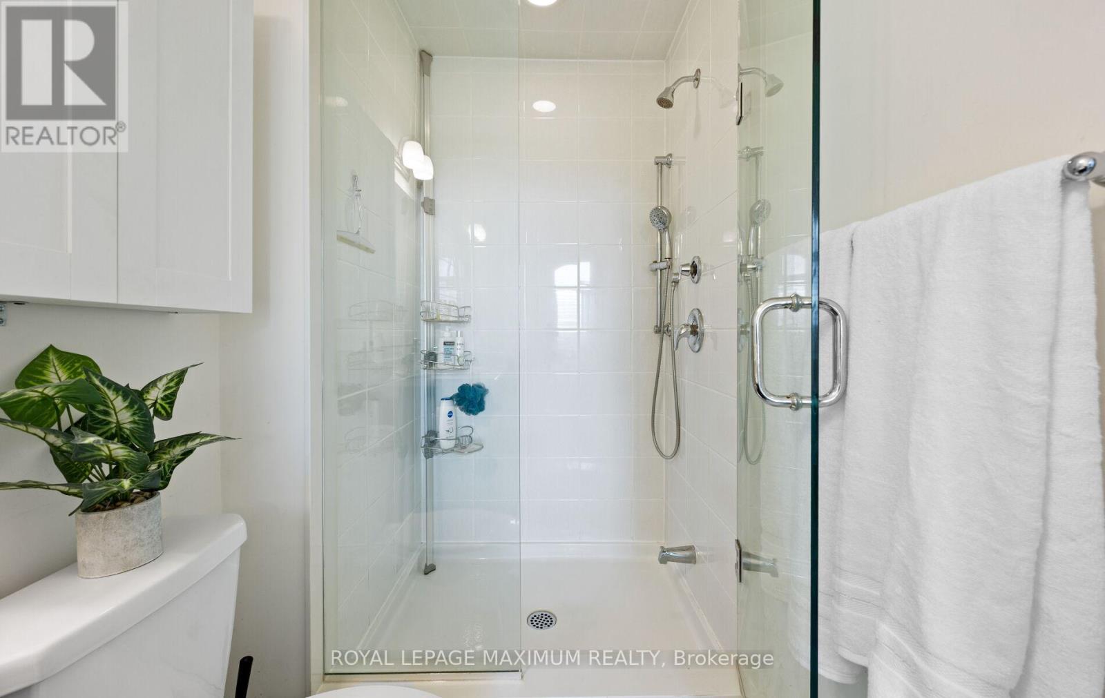 Photo 4 of 70 975 Whitlock Avenue, Milton ON