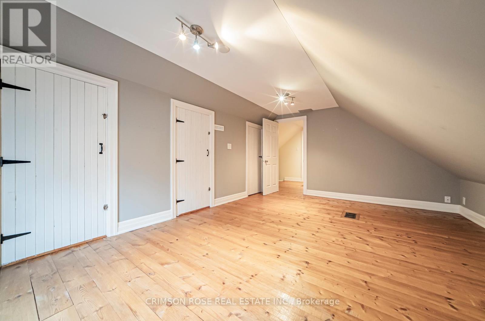Photo 14 of 40 Birch Hill Lane, Oakville ON