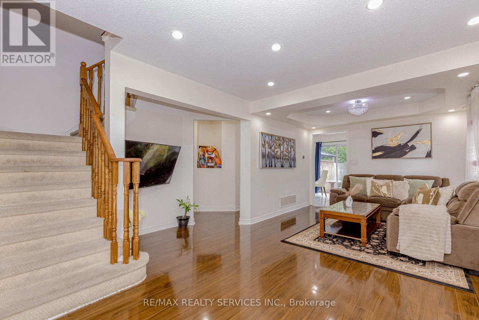Photo 11 of 32 Pressed Brick Drive, Brampton ON