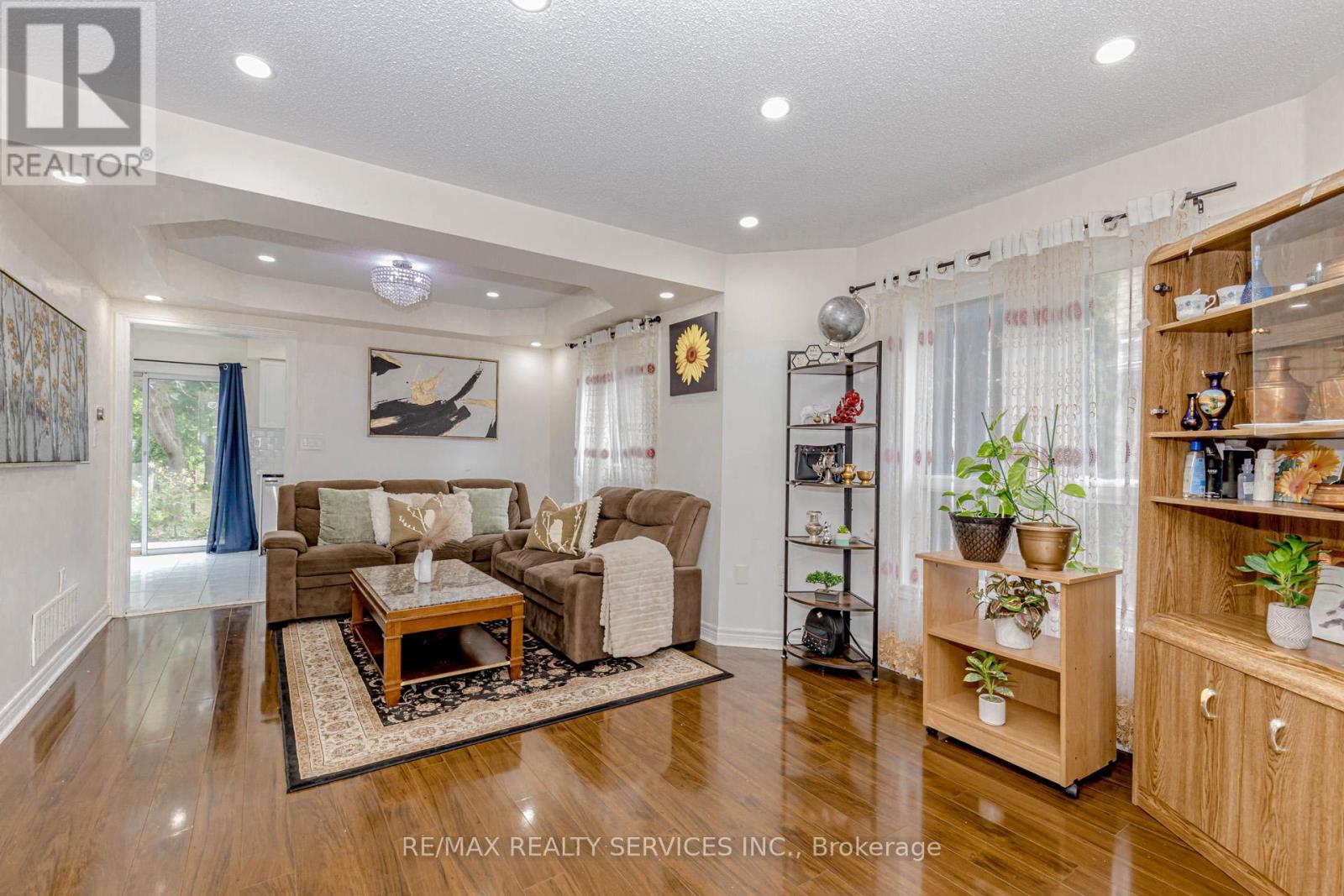 Photo 12 of 32 Pressed Brick Drive, Brampton ON