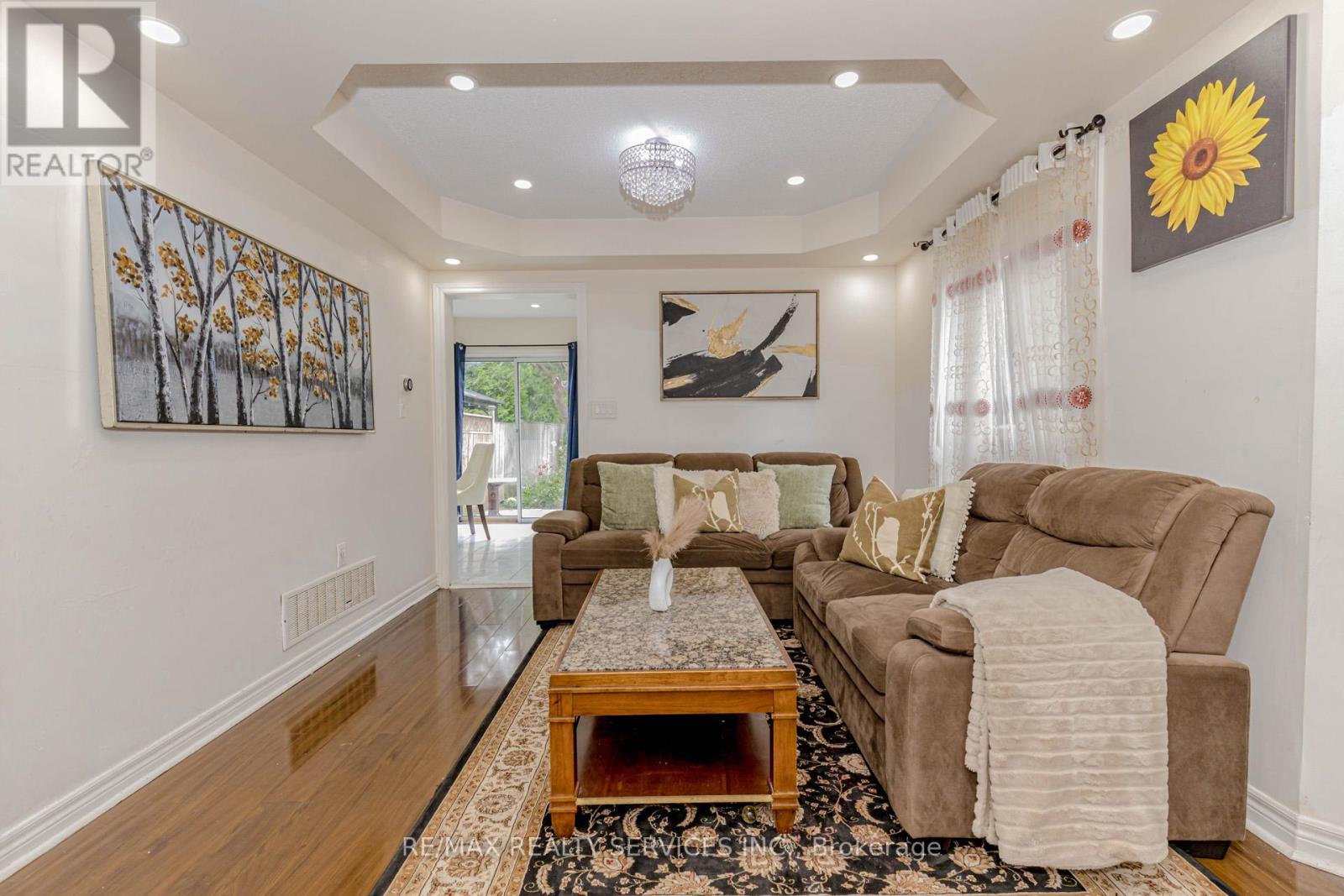 Photo 13 of 32 Pressed Brick Drive, Brampton ON