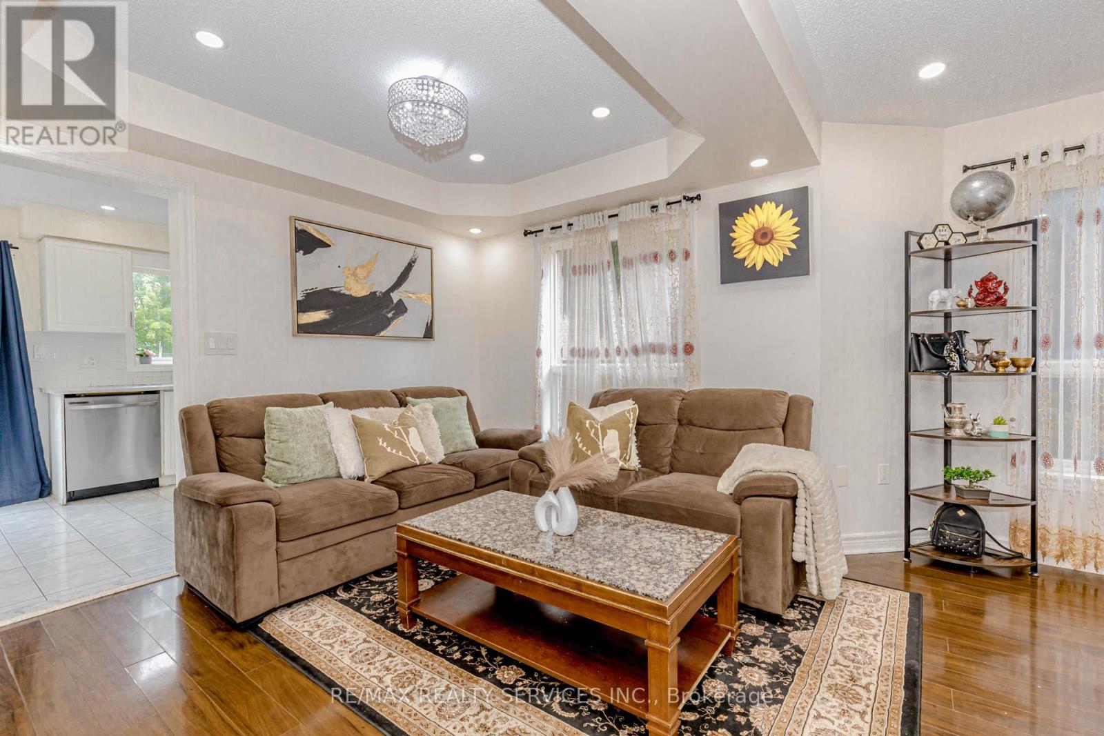 Photo 14 of 32 Pressed Brick Drive, Brampton ON
