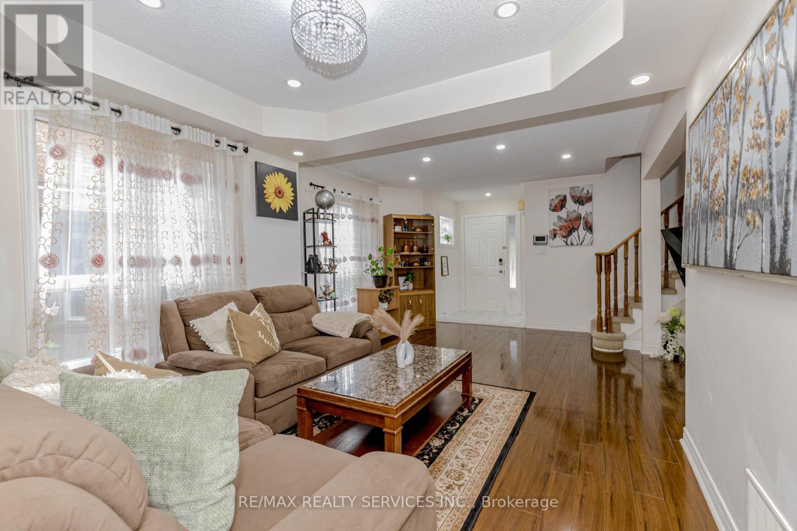 Photo 15 of 32 Pressed Brick Drive, Brampton ON
