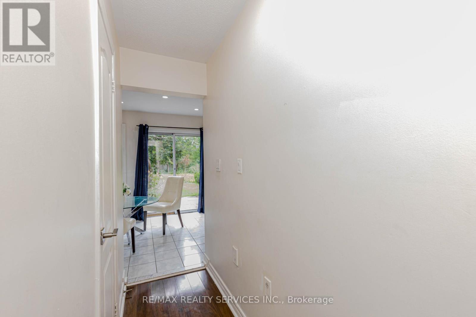 Photo 18 of 32 Pressed Brick Drive, Brampton ON