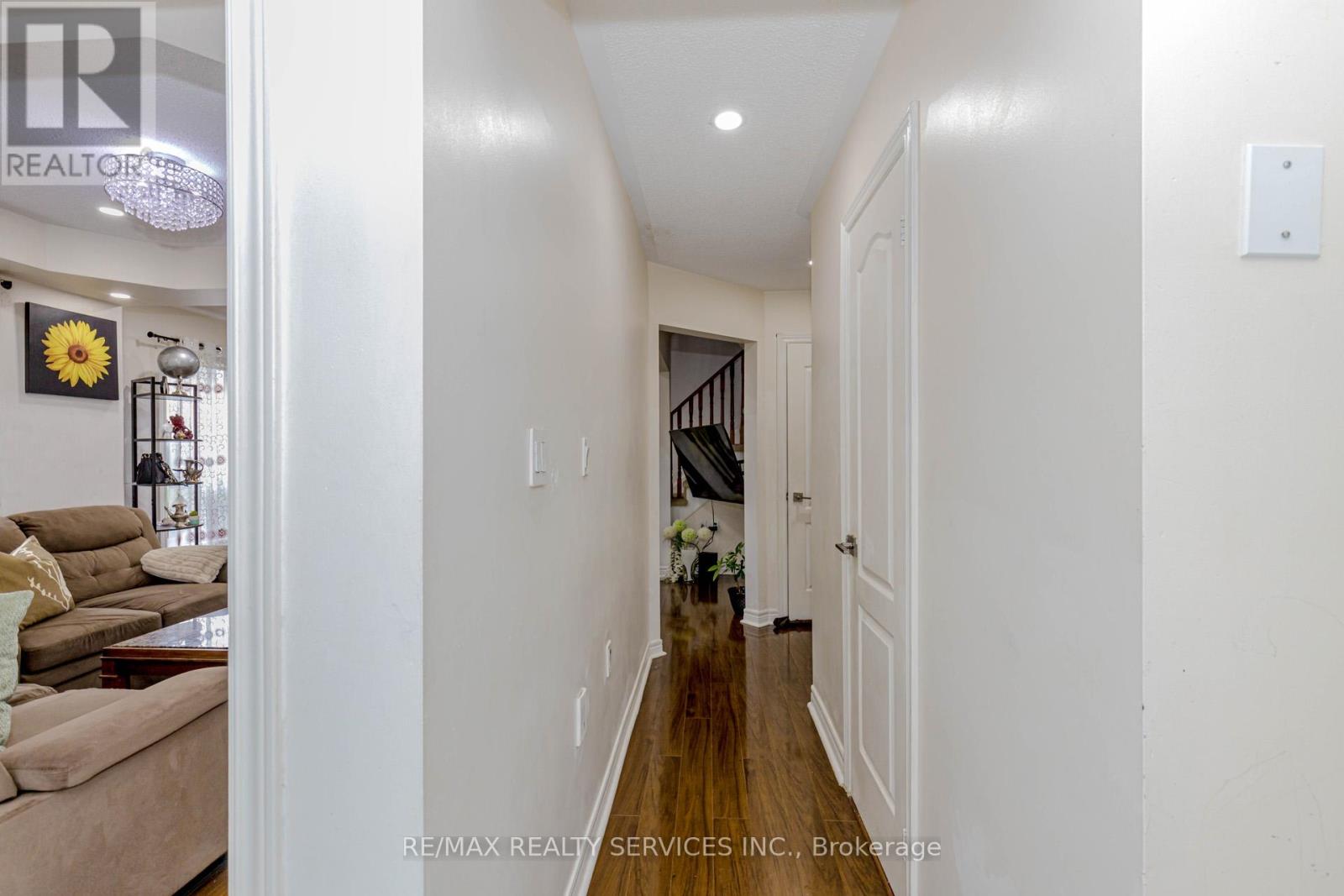 Photo 19 of 32 Pressed Brick Drive, Brampton ON