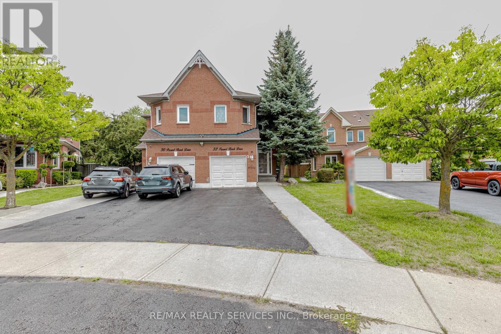 Photo 2 of 32 Pressed Brick Drive, Brampton ON