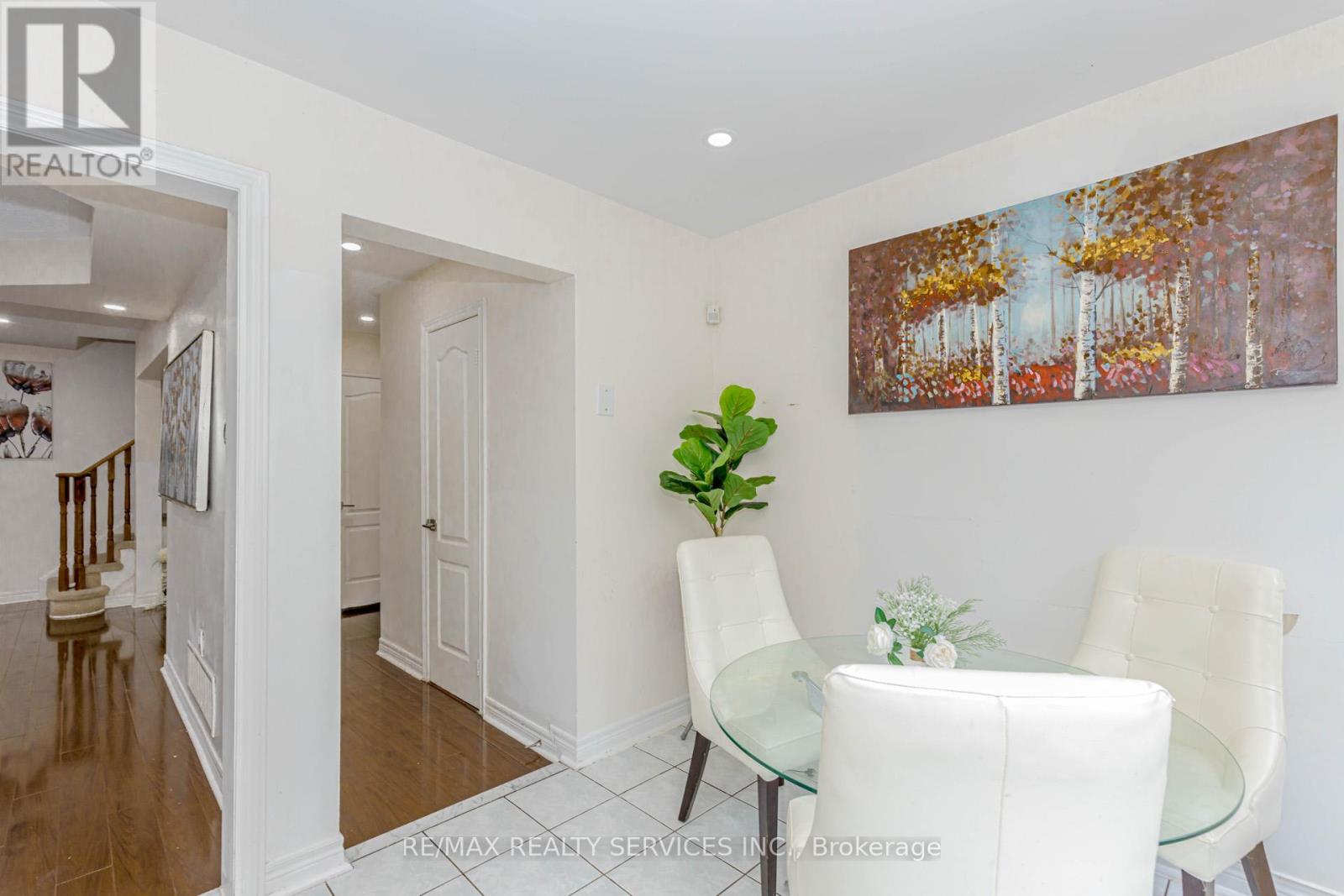 Photo 21 of 32 Pressed Brick Drive, Brampton ON