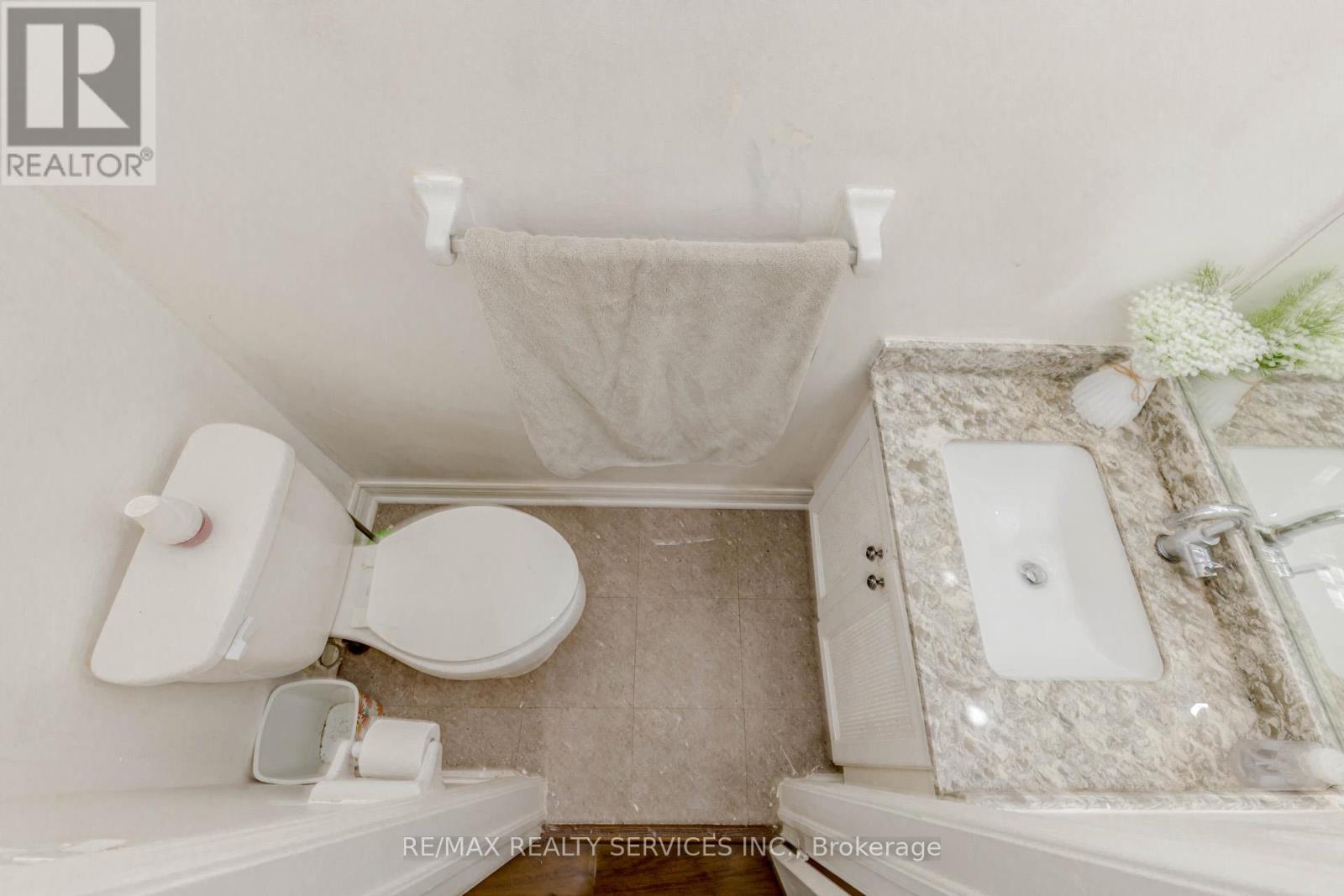 Photo 26 of 32 Pressed Brick Drive, Brampton ON