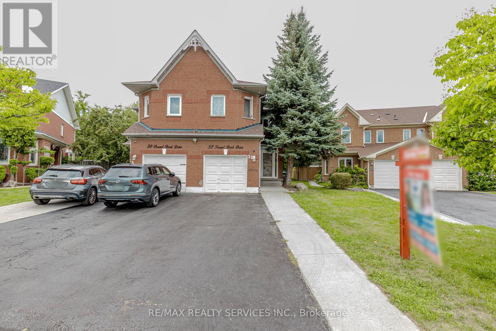 Photo 4 of 32 Pressed Brick Drive, Brampton ON