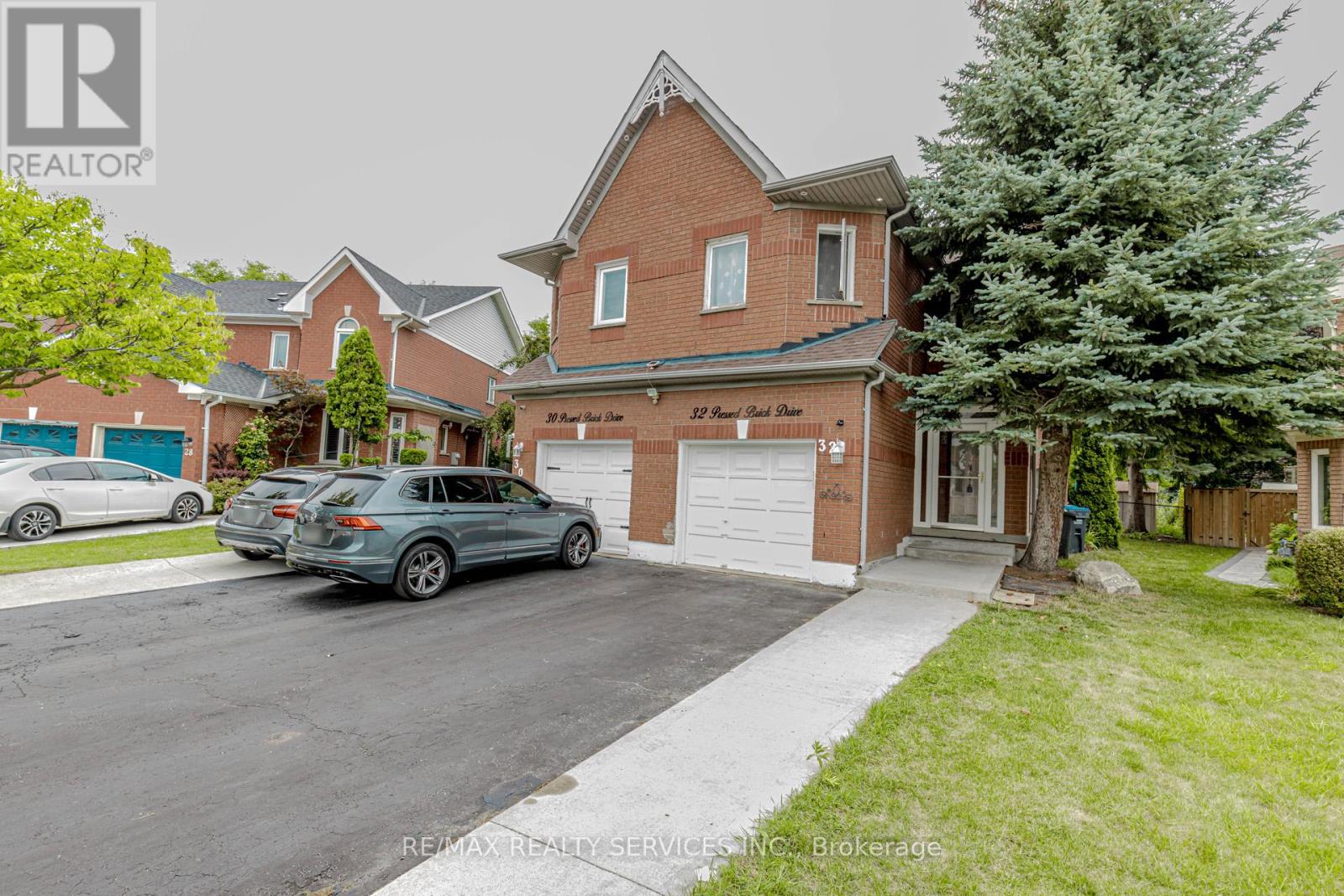 Photo 5 of 32 Pressed Brick Drive, Brampton ON