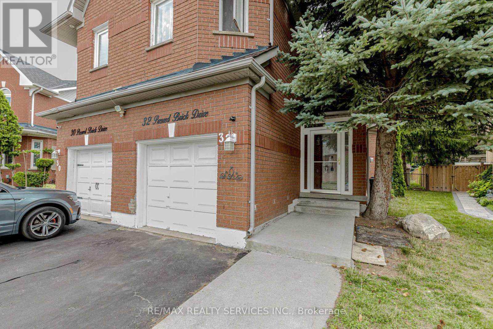Photo 6 of 32 Pressed Brick Drive, Brampton ON