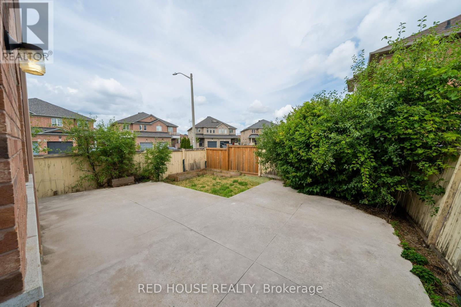 Photo 32 of 78 Passfield Trail, Brampton ON