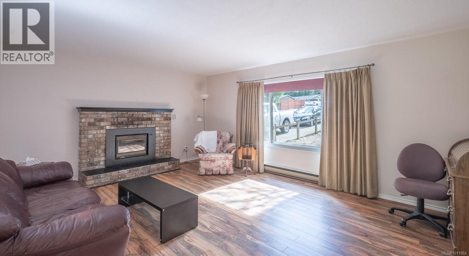 Photo 6 of 655 Dogwood Rd, Qualicum Beach BC