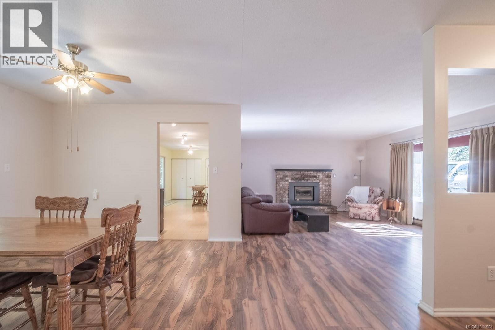 Photo 9 of 655 Dogwood Rd, Qualicum Beach BC