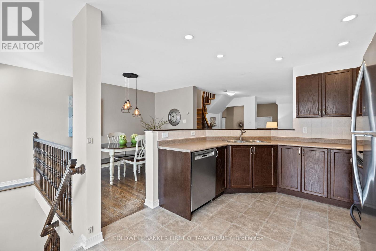 Photo 11 of 280 Applecross Crescent, Ottawa ON