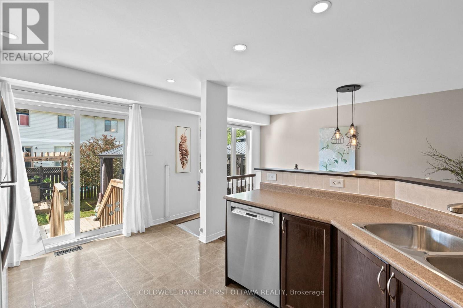 Photo 18 of 280 Applecross Crescent, Ottawa ON
