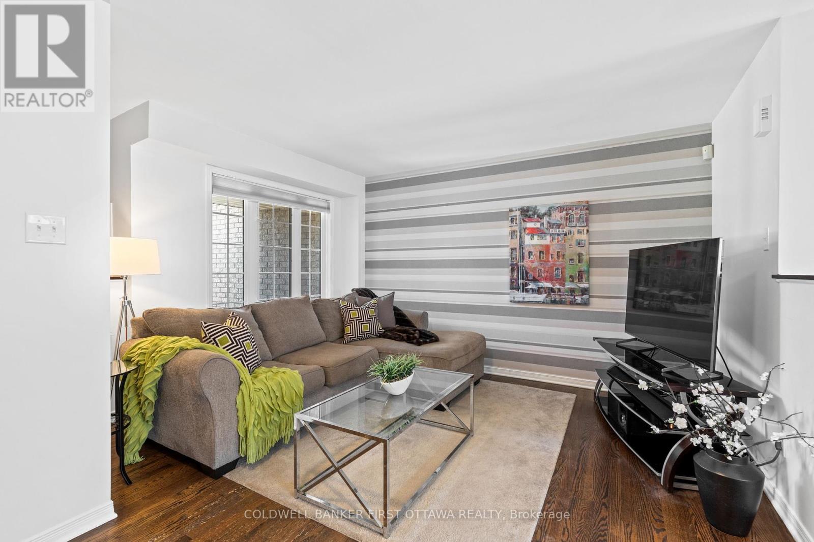 Photo 10 of 280 Applecross Crescent, Ottawa ON