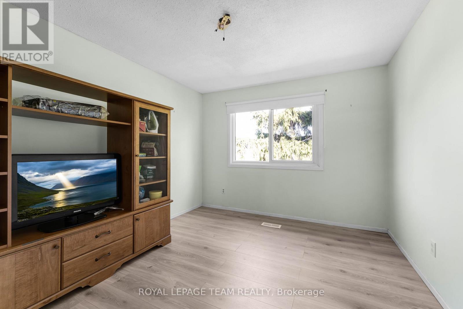 Photo 10 of 11 2415 Southvale Crescent, Ottawa ON