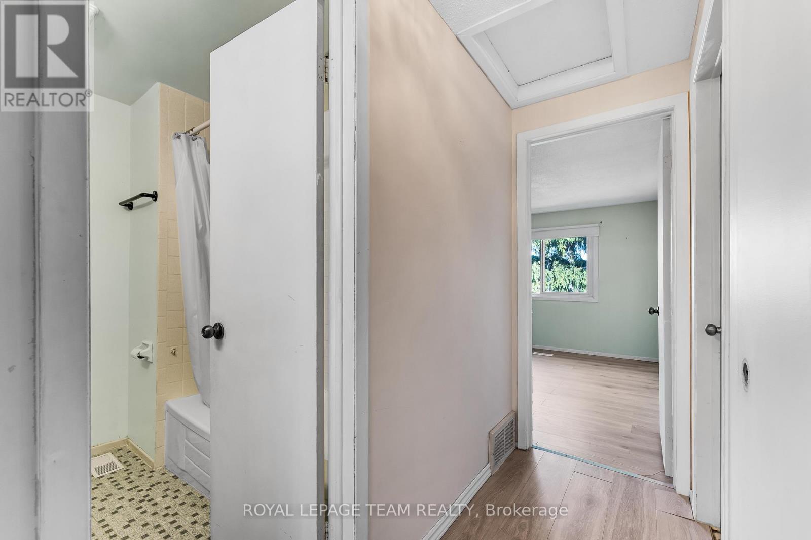Photo 27 of 11 2415 Southvale Crescent, Ottawa ON