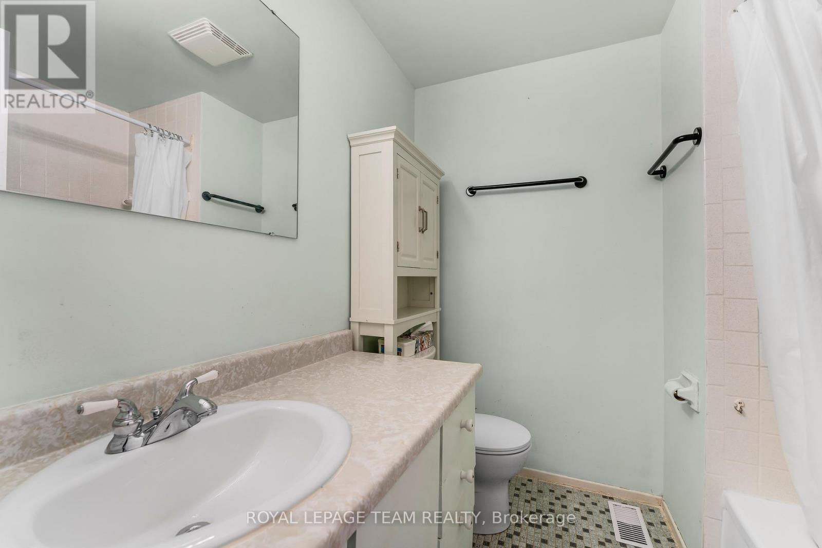 Photo 19 of 11 2415 Southvale Crescent, Ottawa ON