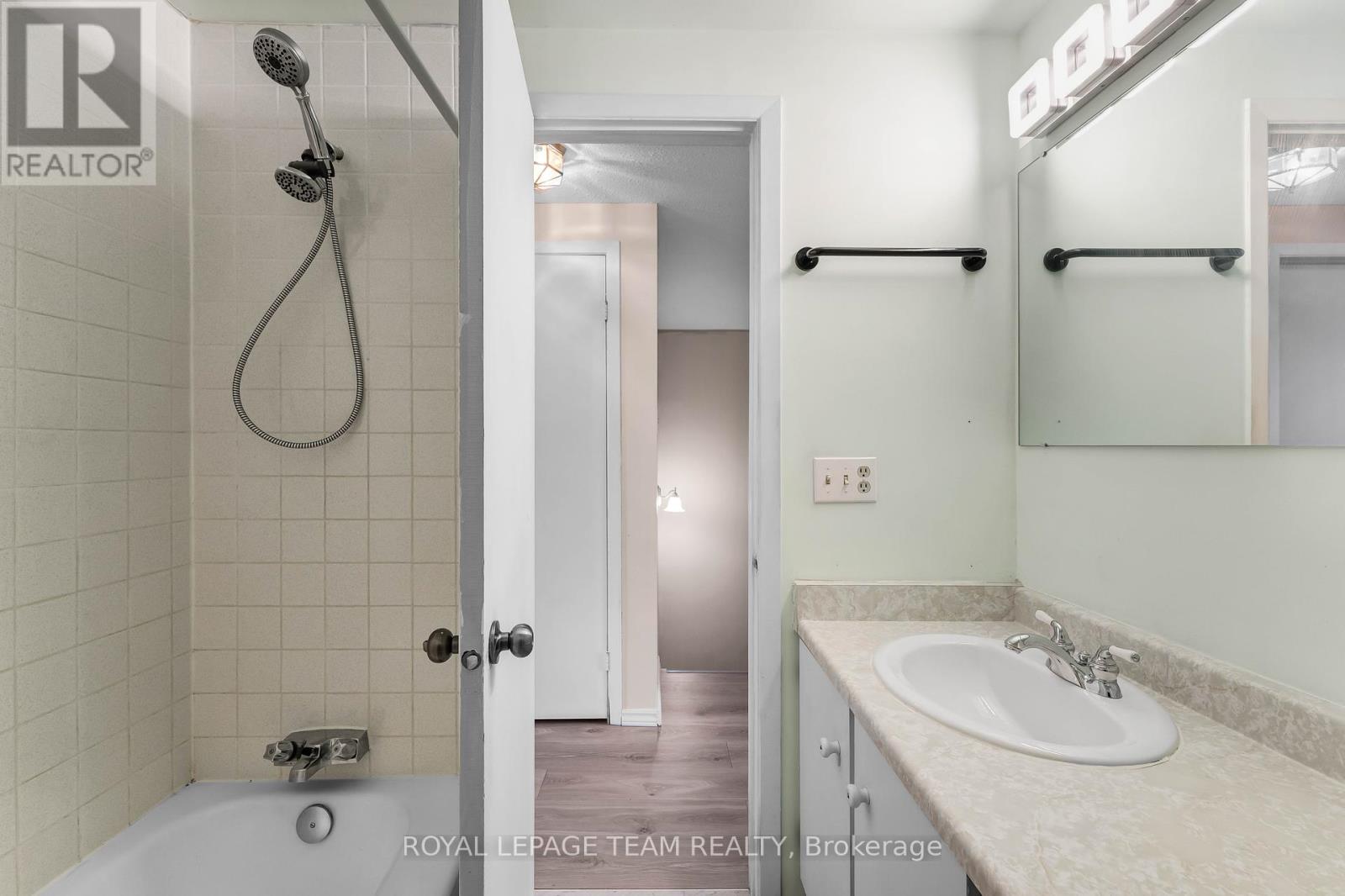 Photo 1 of 11 2415 Southvale Crescent, Ottawa ON
