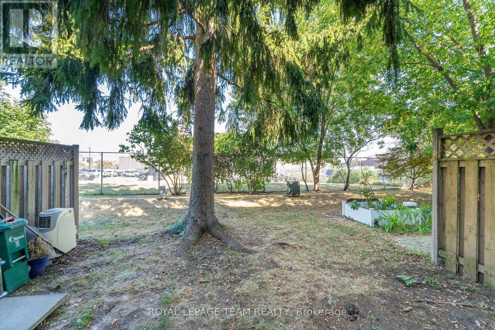 Photo 6 of 11 2415 Southvale Crescent, Ottawa ON
