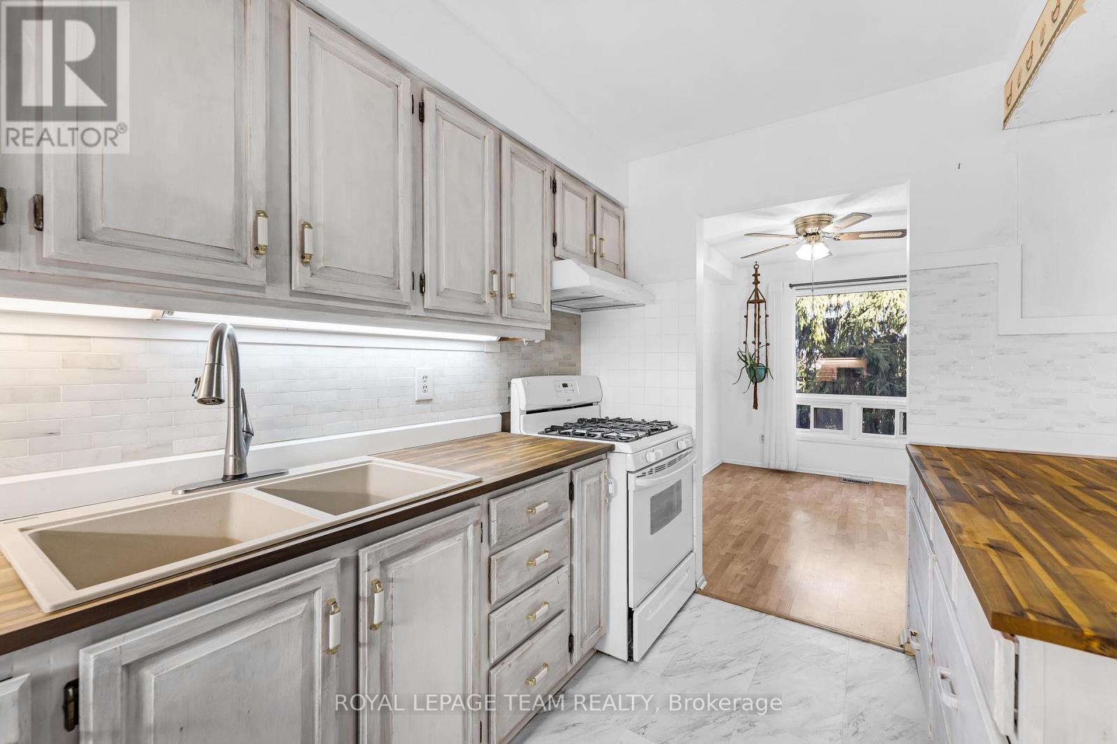 Photo 24 of 11 2415 Southvale Crescent, Ottawa ON