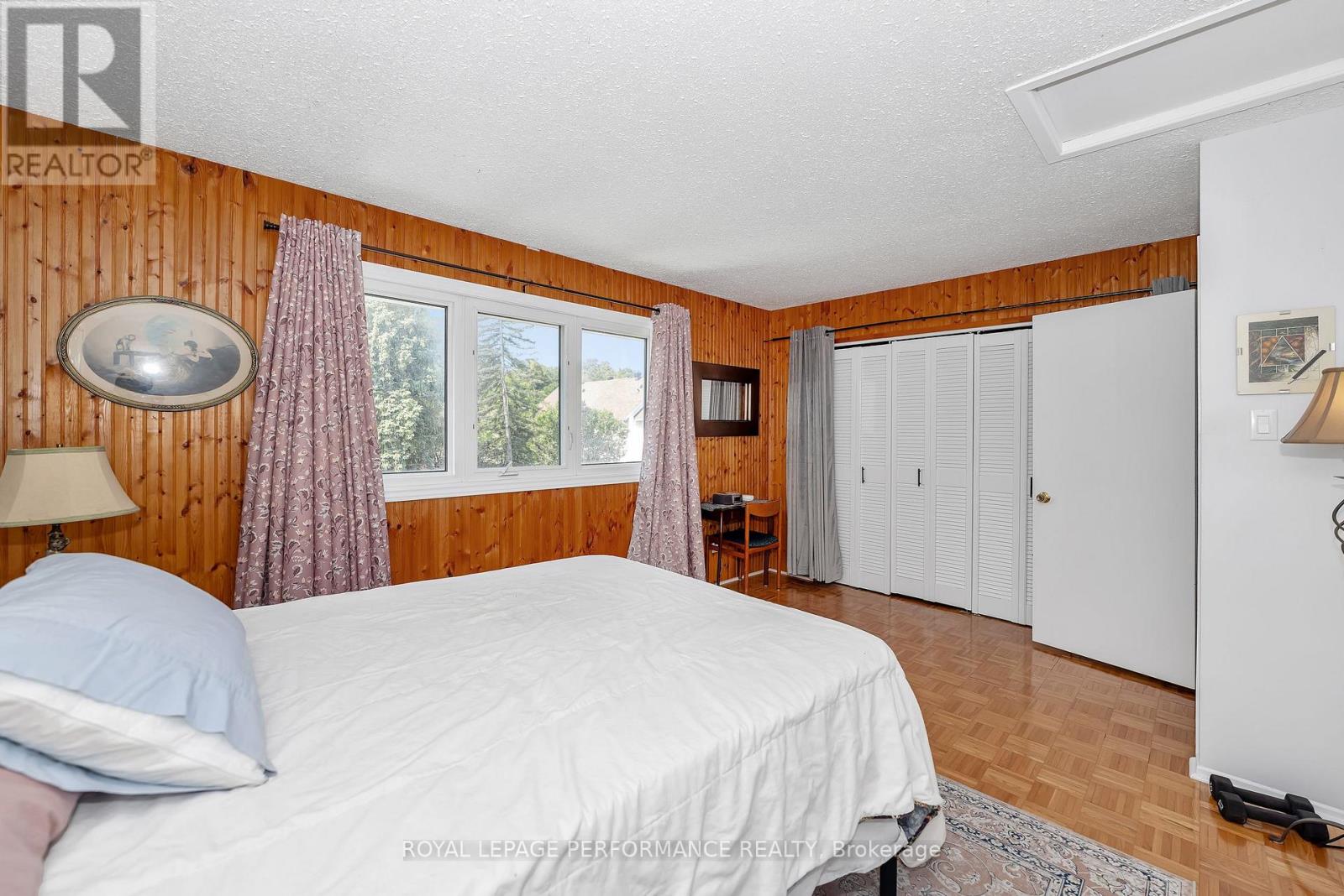 Photo 4 of 302 Salter Crescent, Ottawa ON