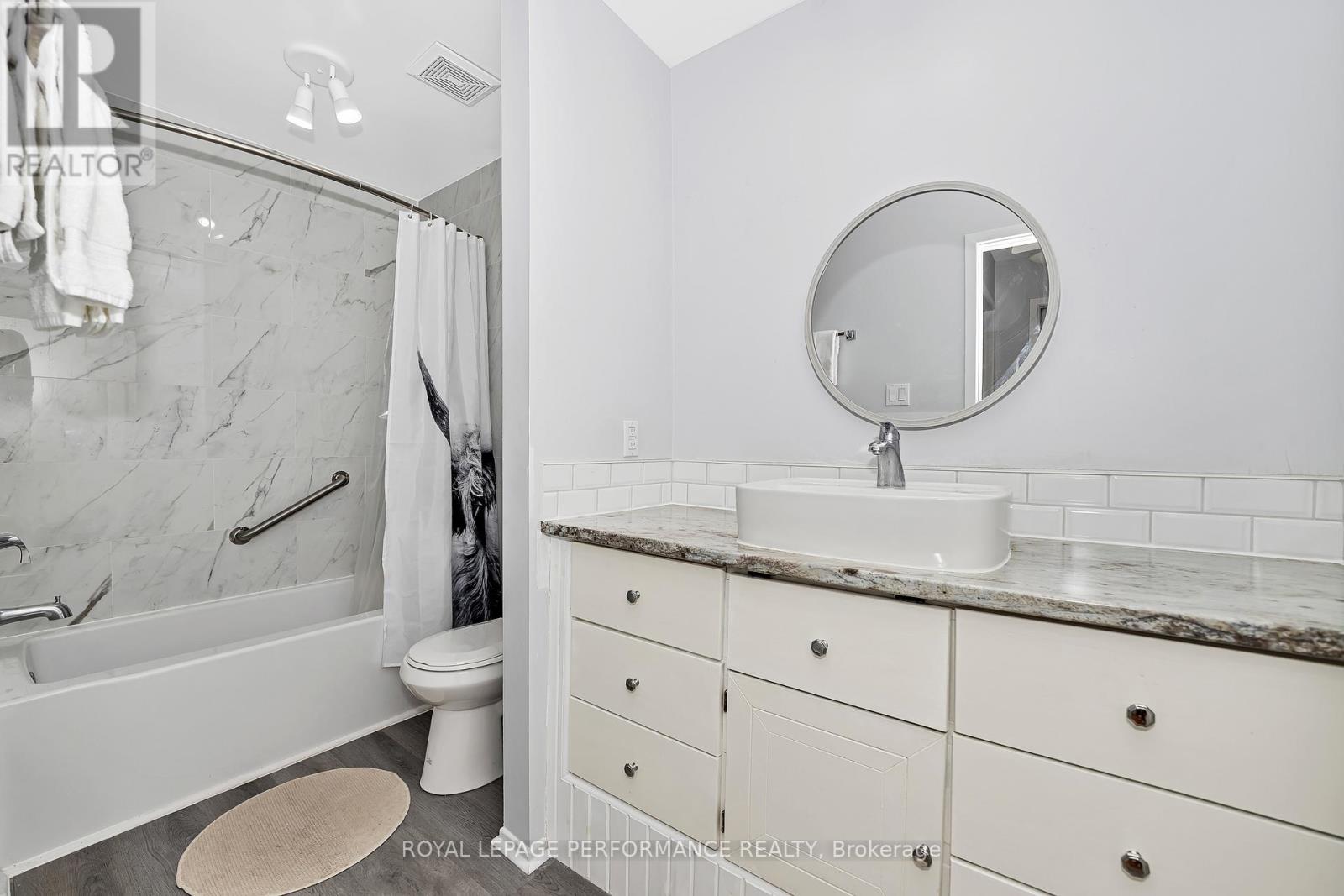 Photo 11 of 302 Salter Crescent, Ottawa ON