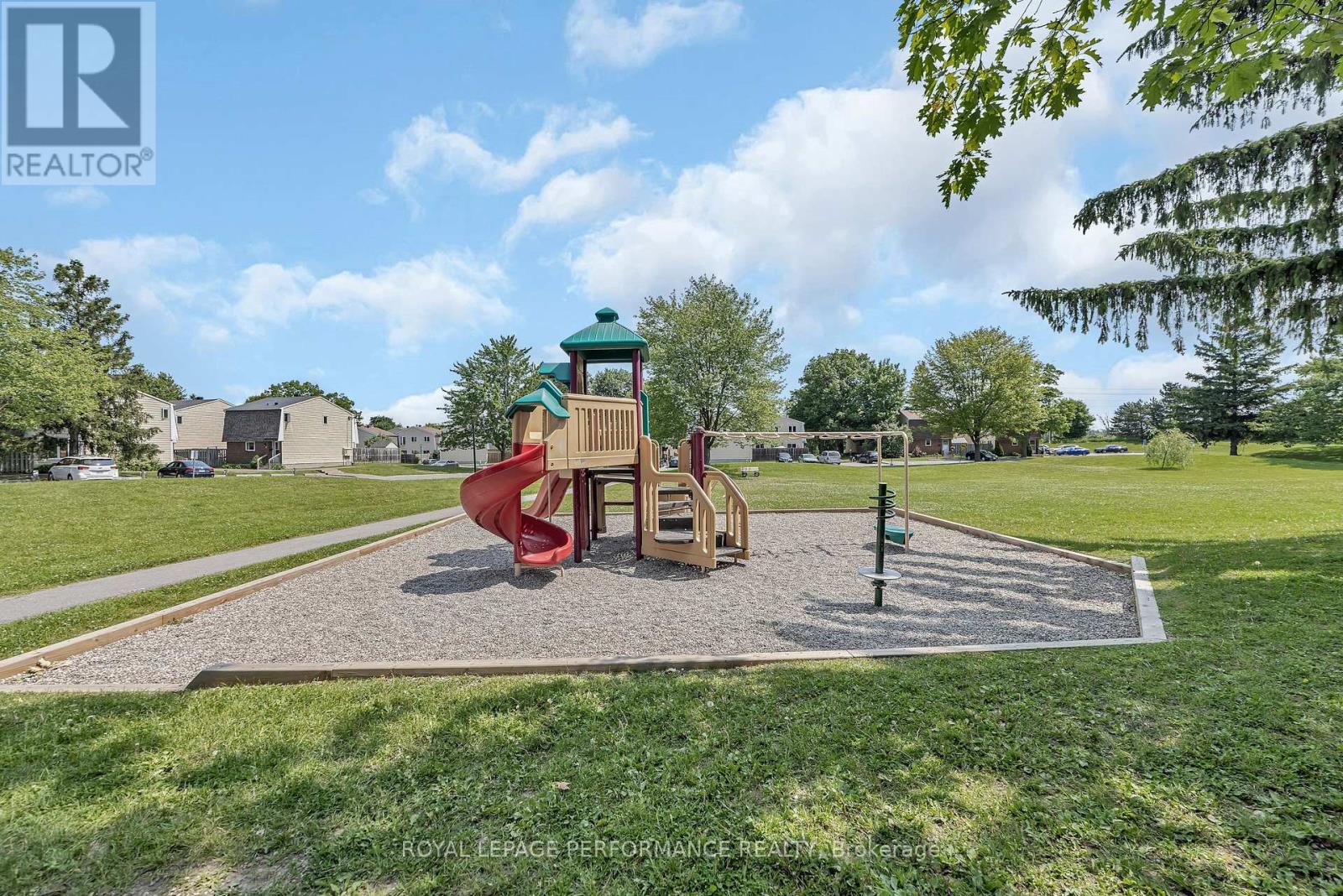 Photo 2 of 302 Salter Crescent, Ottawa ON