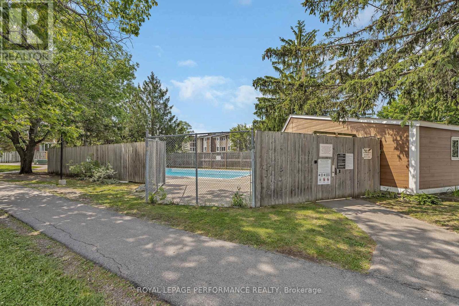 Photo 34 of 302 Salter Crescent, Ottawa ON