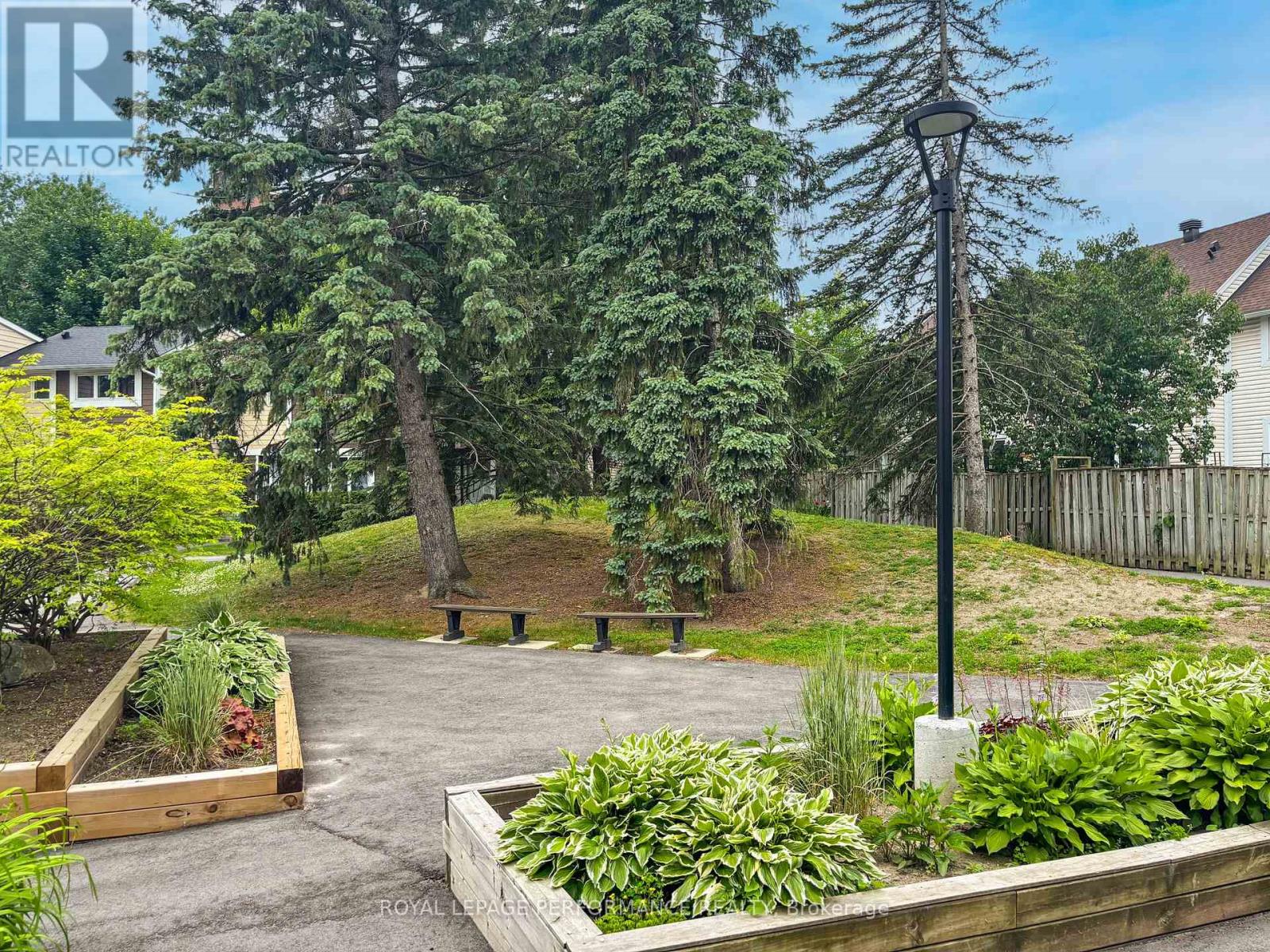 Photo 13 of 302 Salter Crescent, Ottawa ON