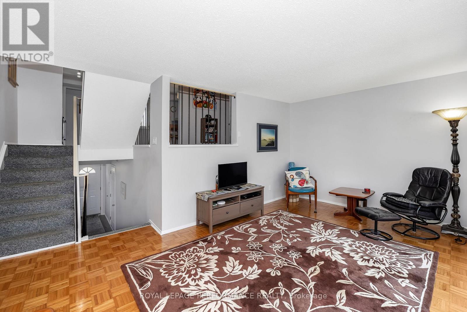 Photo 22 of 302 Salter Crescent, Ottawa ON