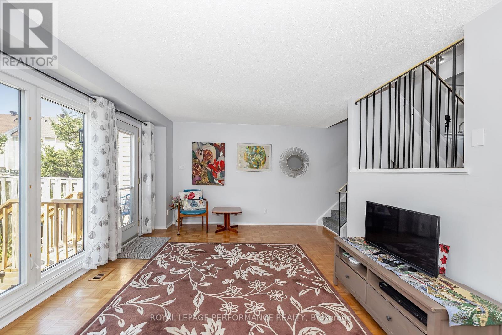 Photo 3 of 302 Salter Crescent, Ottawa ON