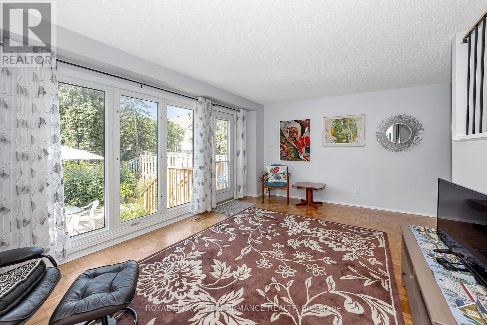 Photo 32 of 302 Salter Crescent, Ottawa ON