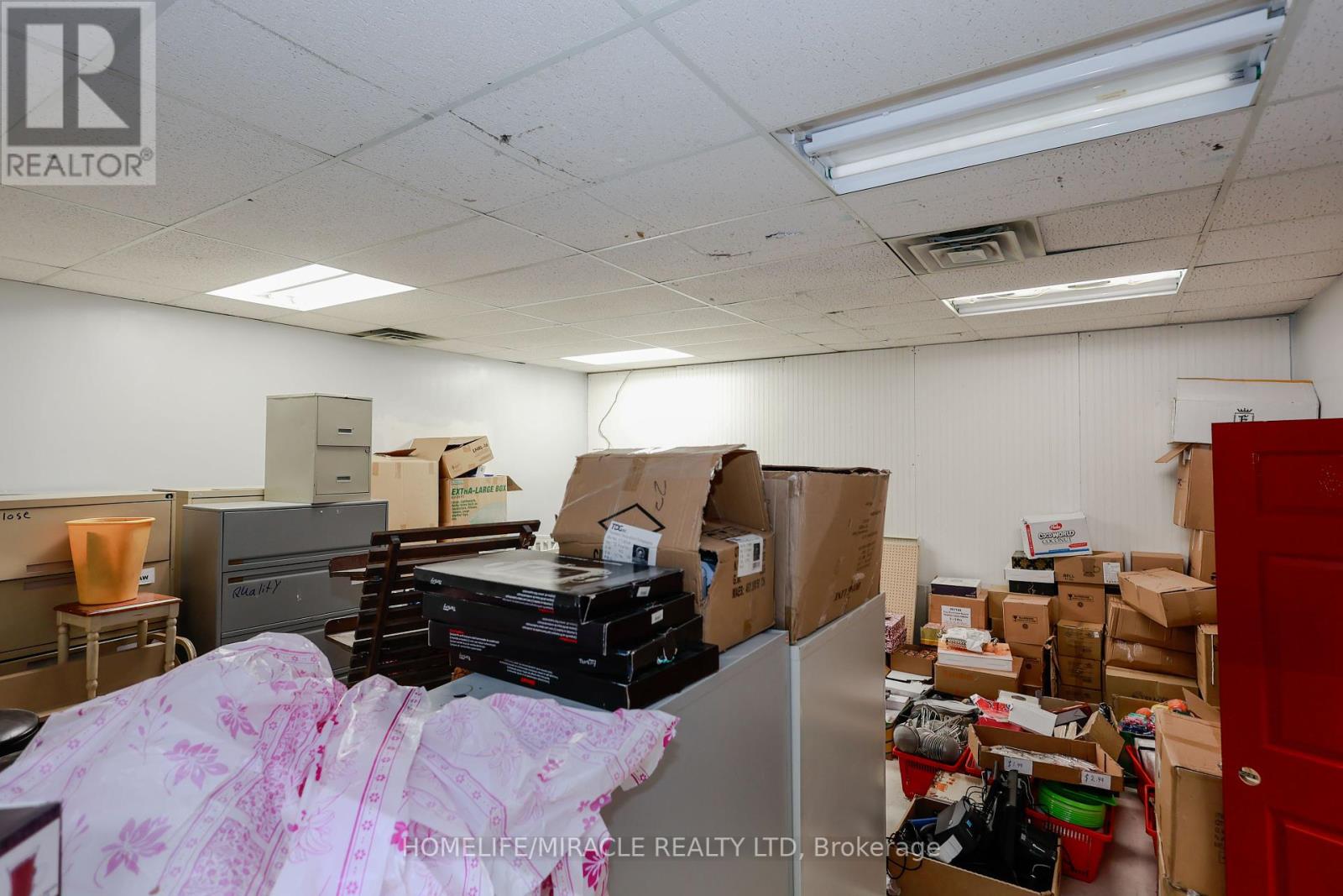 Photo 4 of 318 Queenston Road, Hamilton ON