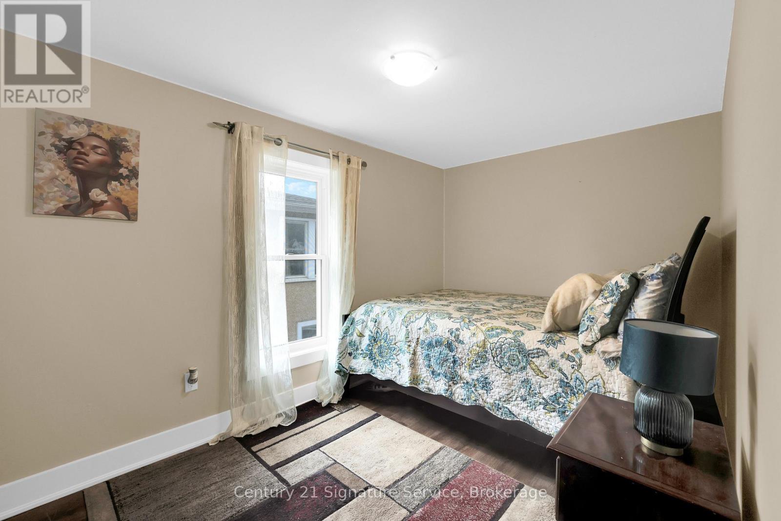 Photo 11 of 42 Grove Street, Welland ON