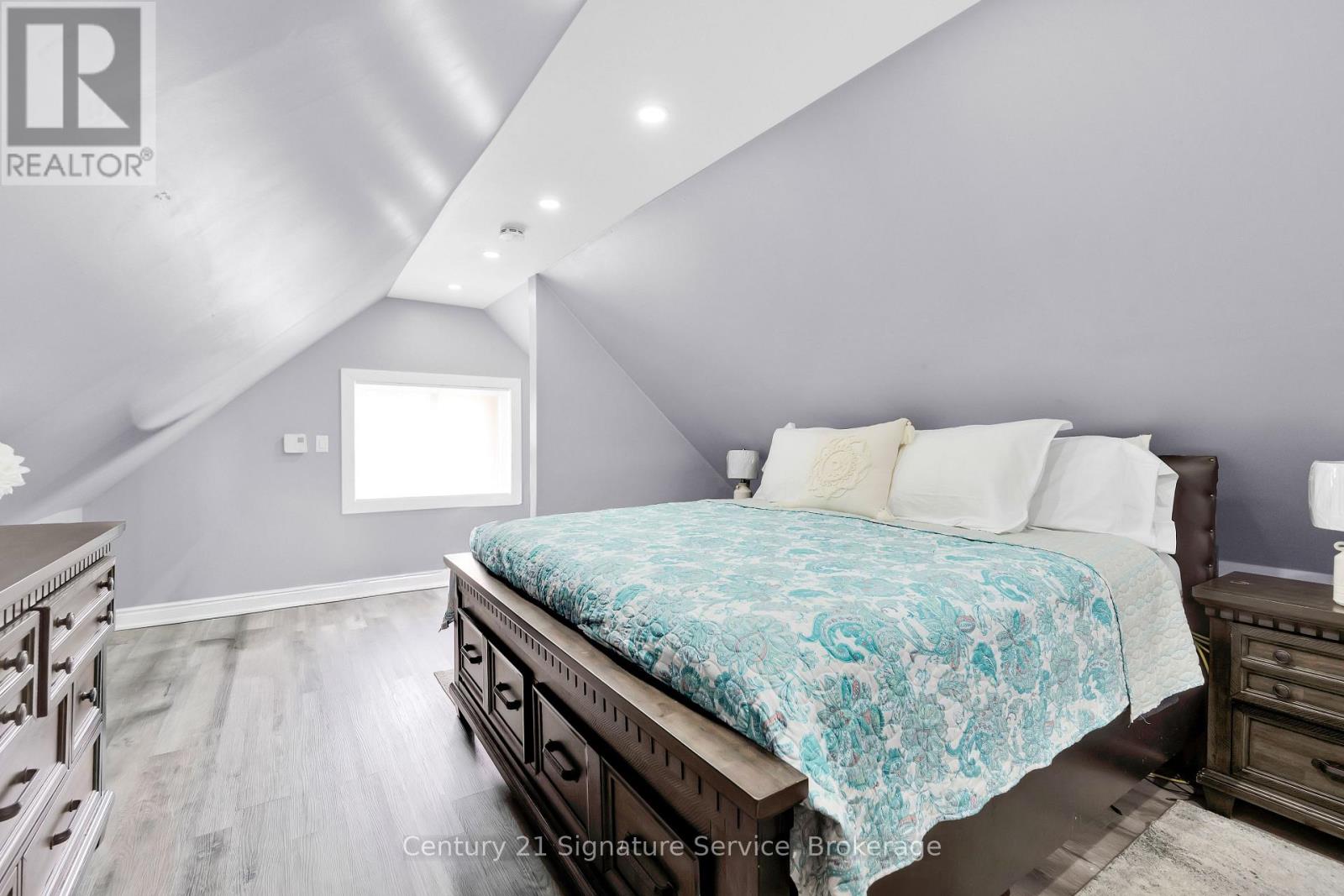 Photo 18 of 42 Grove Street, Welland ON