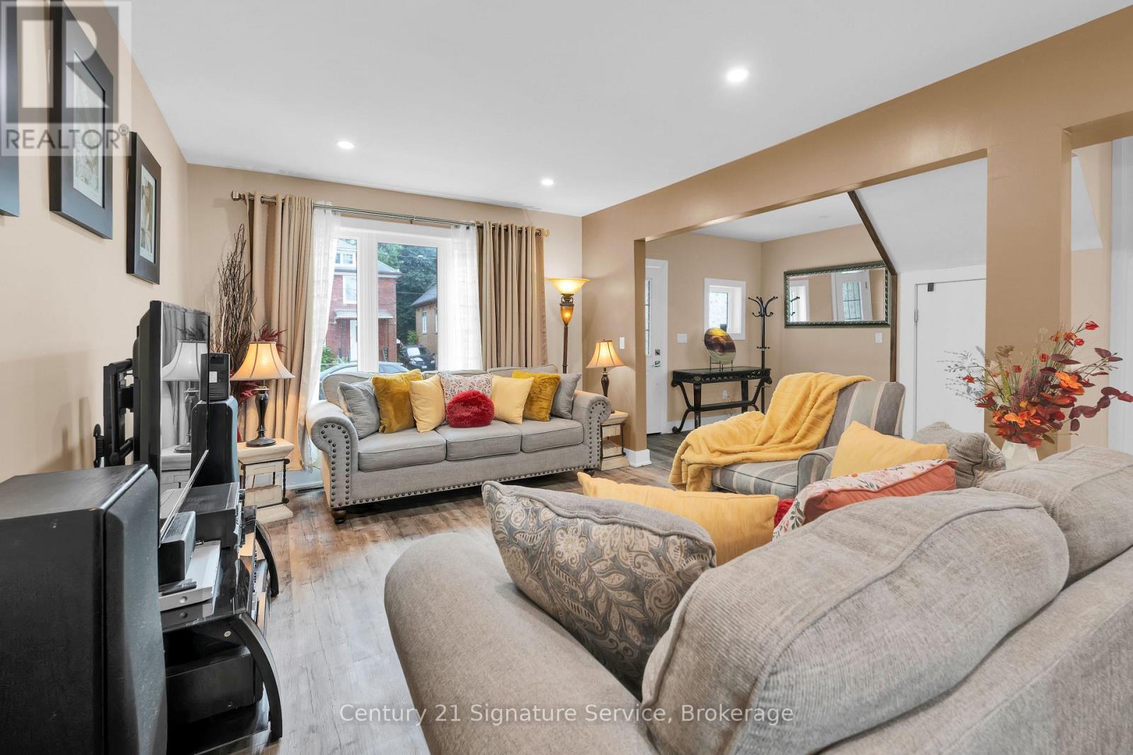 Photo 13 of 42 Grove Street, Welland ON