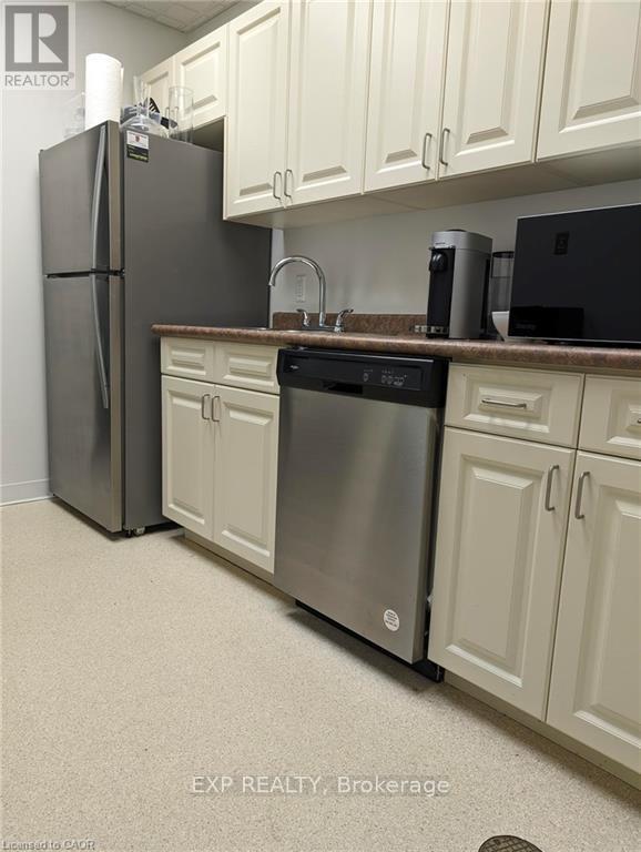 Photo 11 of 1241 Weber Street E, Kitchener ON