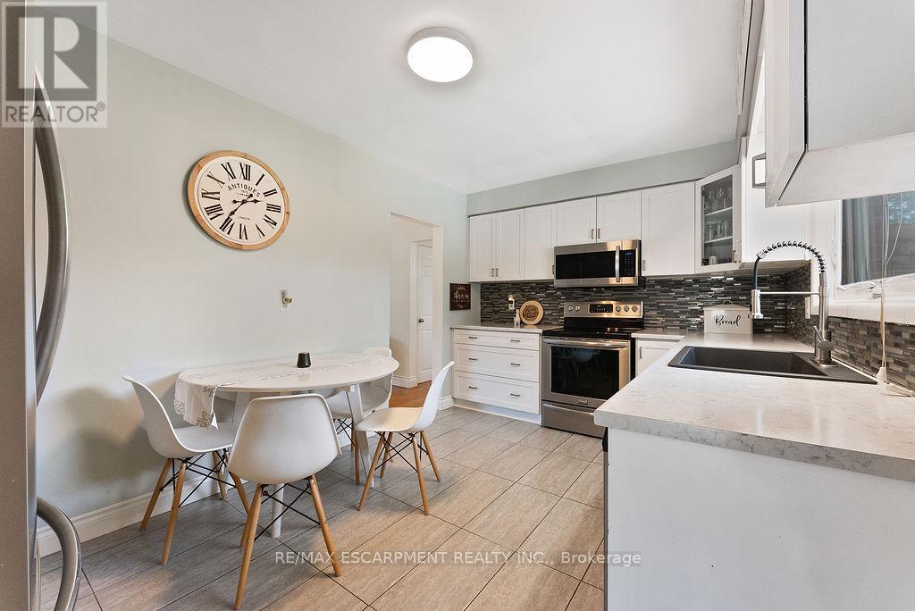 Photo 4 of 172 Annabelle Street, Hamilton ON