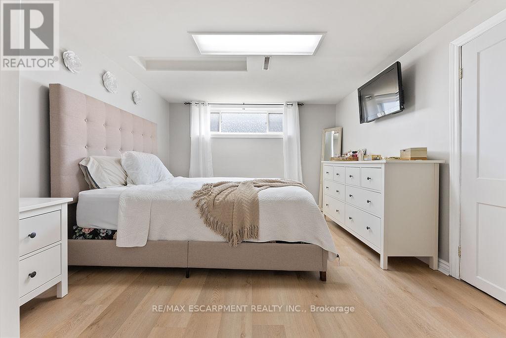 Photo 10 of 172 Annabelle Street, Hamilton ON