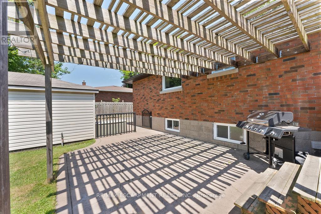 Photo 3 of 172 Annabelle Street, Hamilton ON