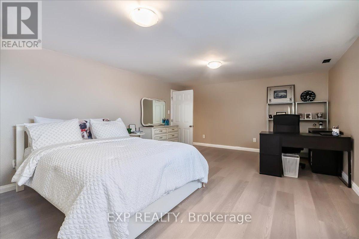 Photo 24 of 858 Trinity S, Hamilton ON