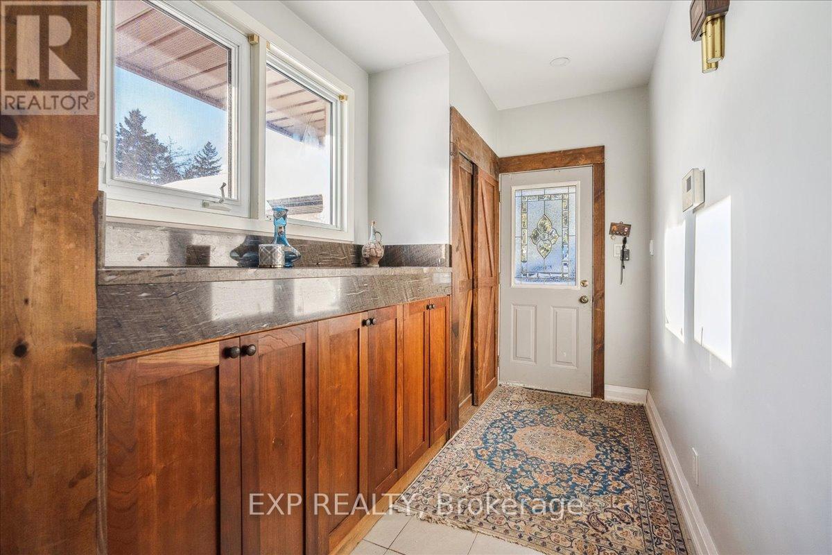 Photo 2 of 858 Trinity S, Hamilton ON