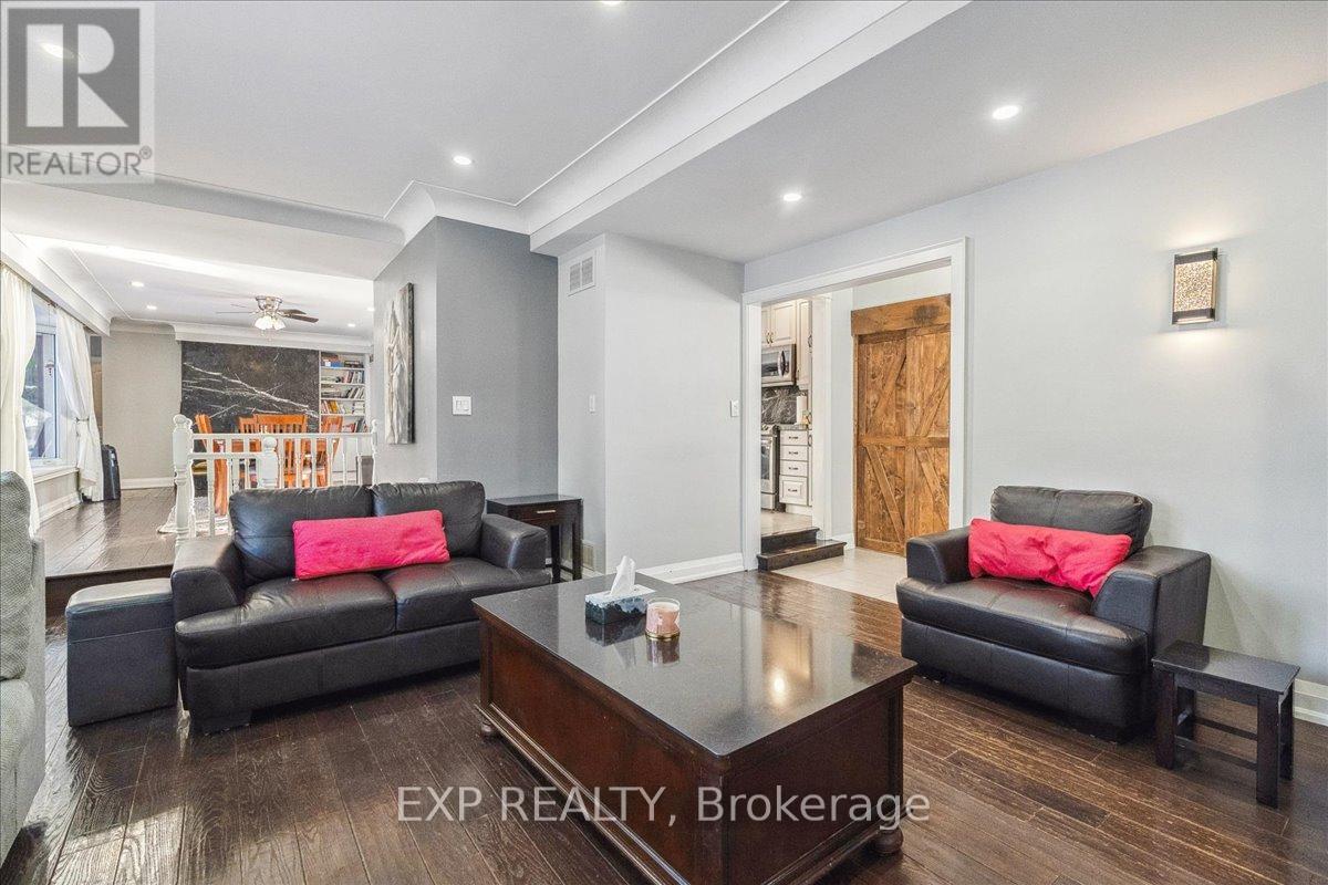 Photo 12 of 858 Trinity S, Hamilton ON