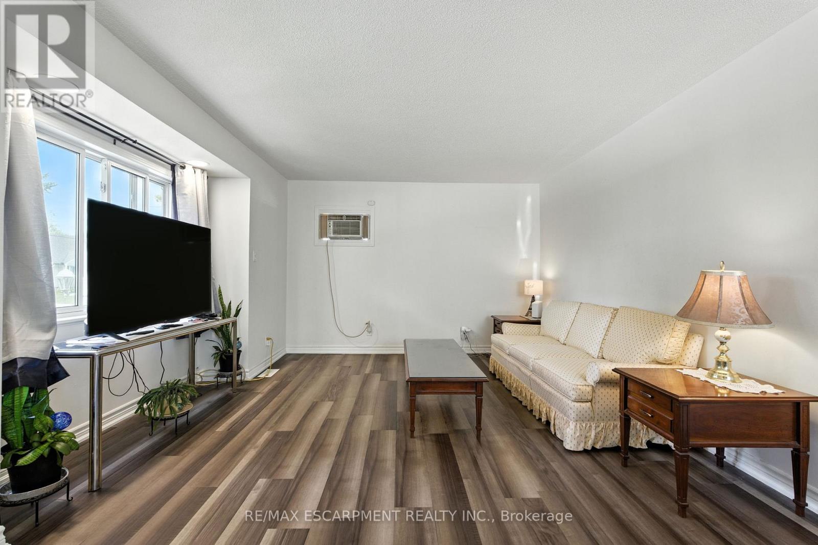 Photo 10 of 172 Adair Avenue N, Hamilton ON