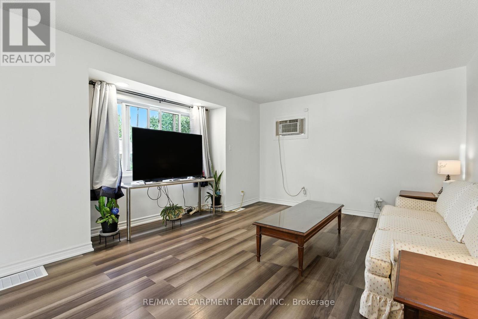 Photo 13 of 172 Adair Avenue N, Hamilton ON