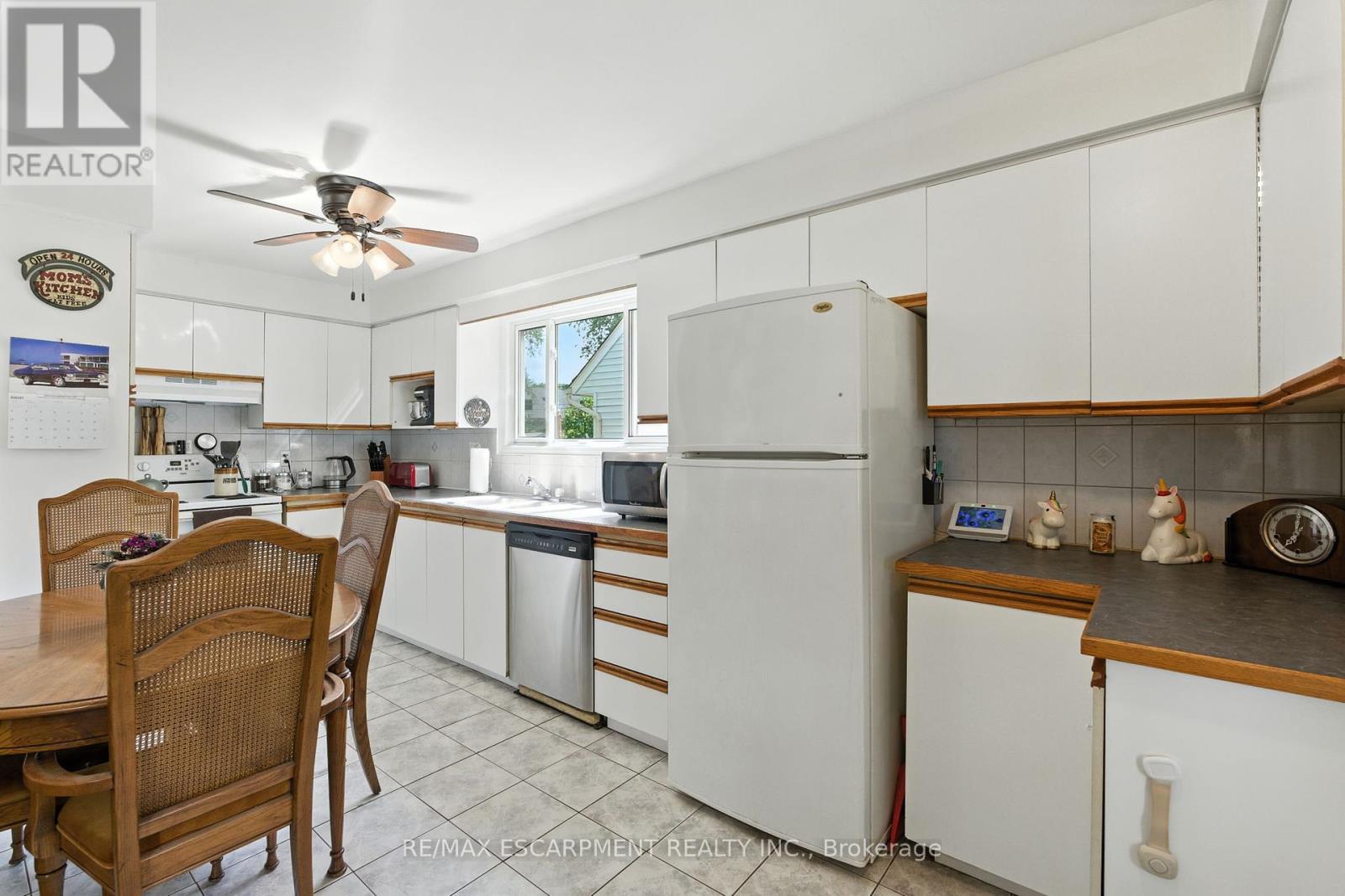 Photo 15 of 172 Adair Avenue N, Hamilton ON